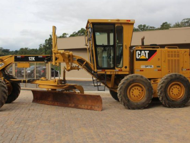 Motoniveladora-Caterpillar 1